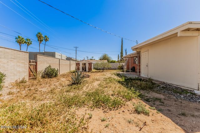 7427 E Juarez Street, Tucson, AZ 85710