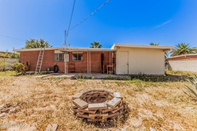 7427 E Juarez Street, Tucson, AZ 85710