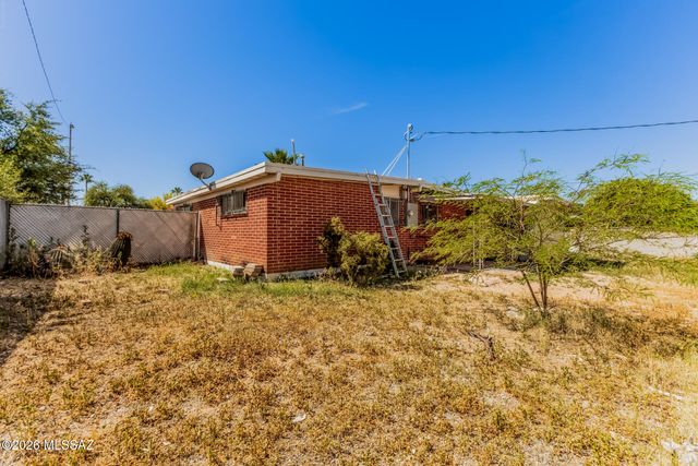 7427 E Juarez Street, Tucson, AZ 85710