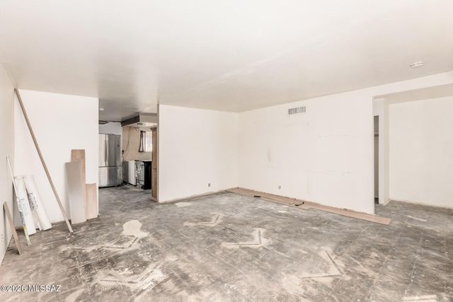 7427 E Juarez Street, Tucson, AZ 85710