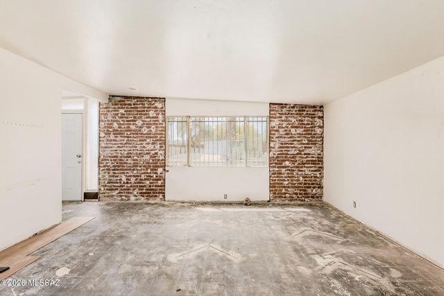 7427 E Juarez Street, Tucson, AZ 85710