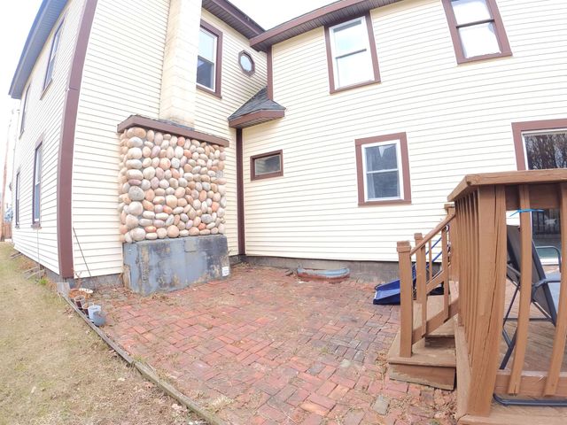 75 Autumn Street, Newport City, VT 05855