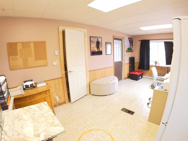 75 Autumn Street, Newport City, VT 05855