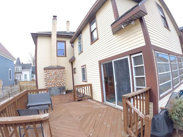 75 Autumn Street, Newport City, VT 05855