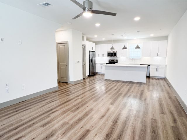 4020 McEwen Road 8115, Farmers Branch, TX 75244