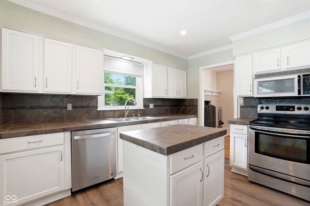 2530 Parr Drive, Indianapolis, IN 46220