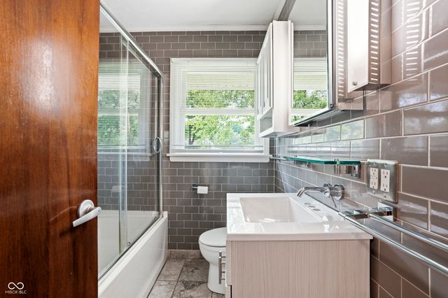 2530 Parr Drive, Indianapolis, IN 46220