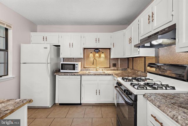 231 LEXINGTON DR, Little Egg Harbor Twp, NJ 08087