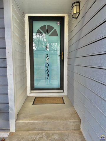 3839 SW Cambridge AVE, Topeka, KS 66610