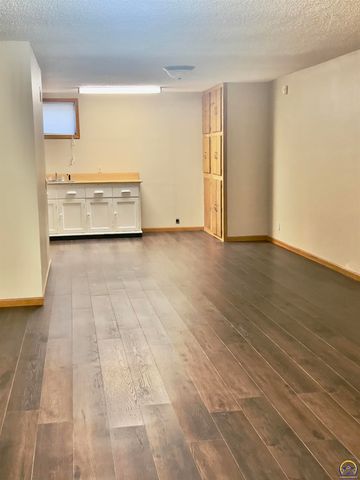 3839 SW Cambridge AVE, Topeka, KS 66610