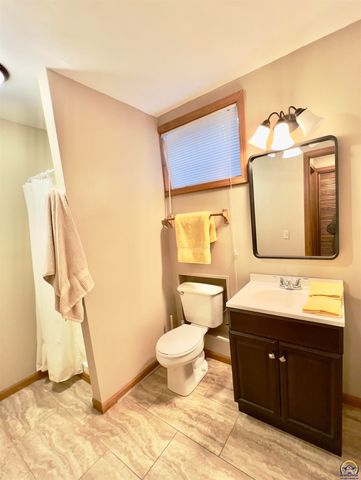 3839 SW Cambridge AVE, Topeka, KS 66610