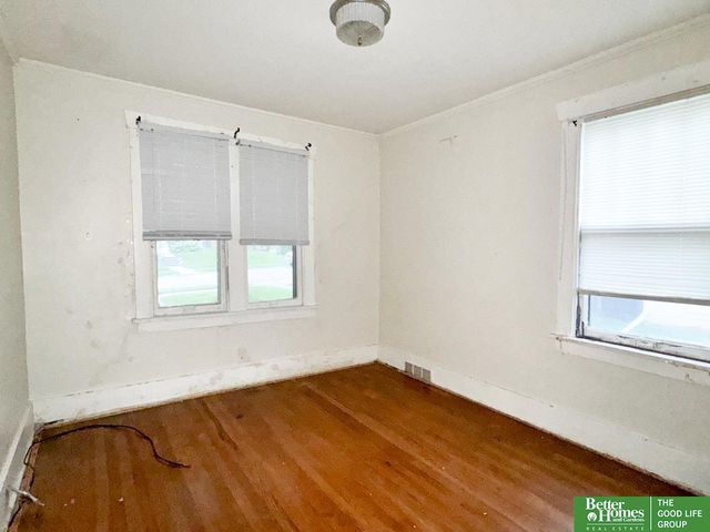 909 S 55 Street, Omaha, NE 68106
