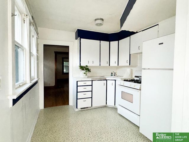 909 S 55 Street, Omaha, NE 68106