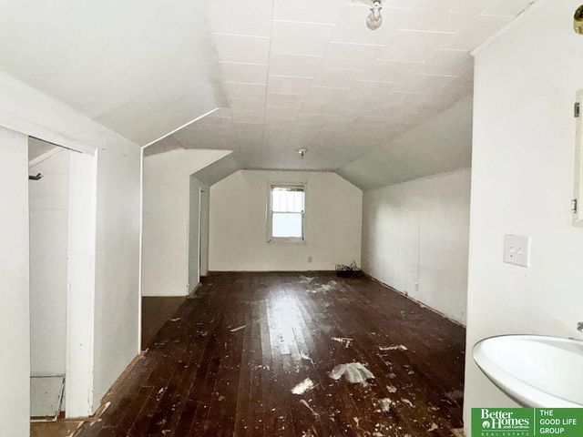 909 S 55 Street, Omaha, NE 68106