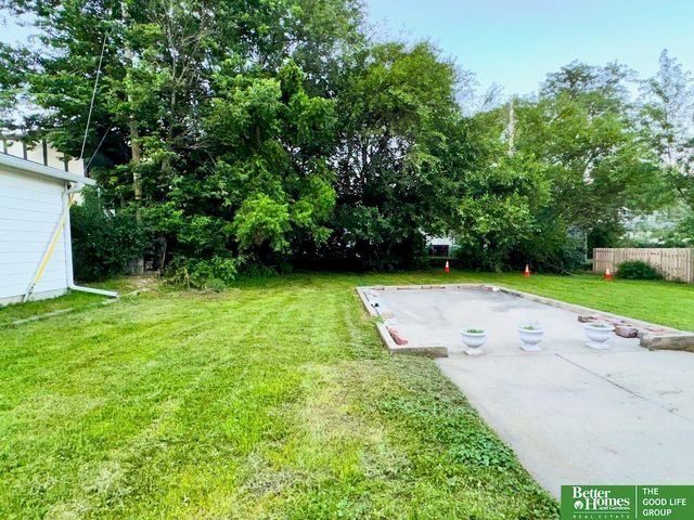 909 S 55 Street, Omaha, NE 68106
