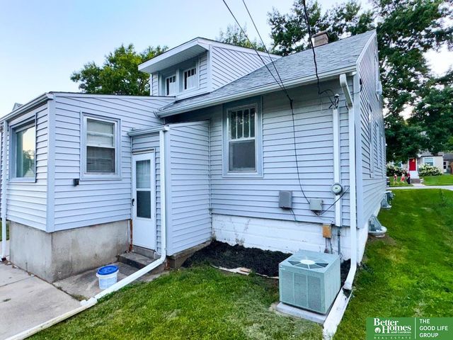 909 S 55 Street, Omaha, NE 68106