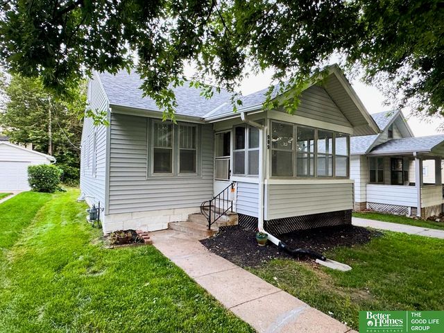 909 S 55 Street, Omaha, NE 68106