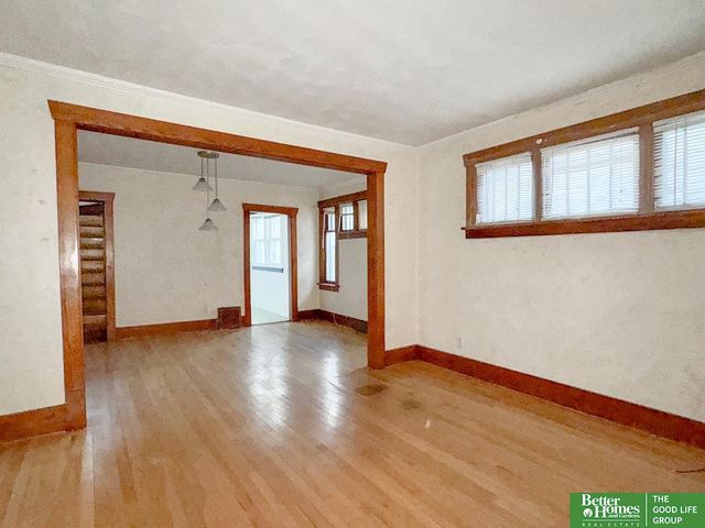 909 S 55 Street, Omaha, NE 68106