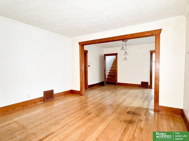 909 S 55 Street, Omaha, NE 68106