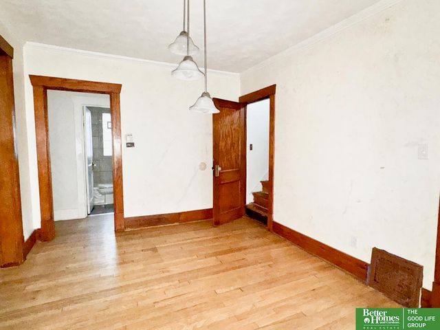 909 S 55 Street, Omaha, NE 68106
