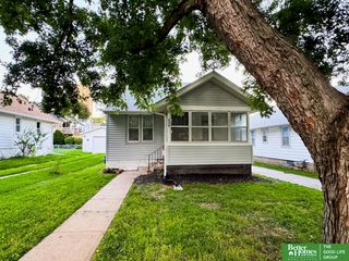 909 S 55 Street, Omaha, NE 68106