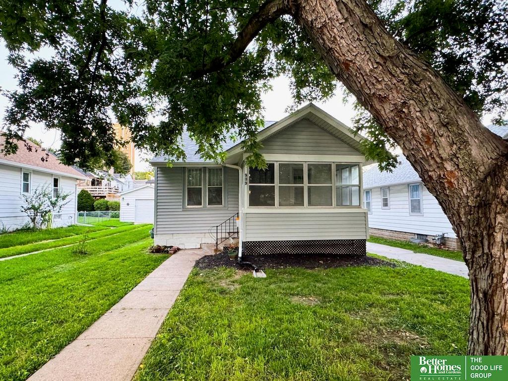 909 S 55 Street, Omaha, NE 68106