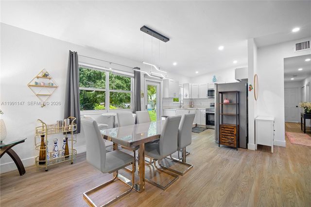 369 NE 158th St, Miami, FL 33162