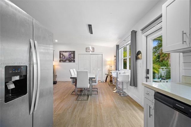 369 NE 158th St, Miami, FL 33162