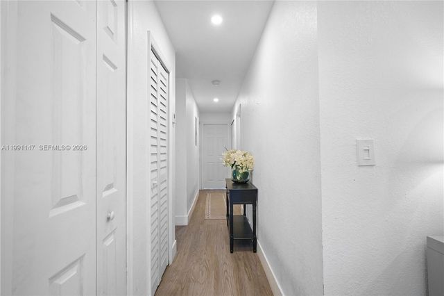 369 NE 158th St, Miami, FL 33162