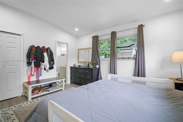 369 NE 158th St, Miami, FL 33162