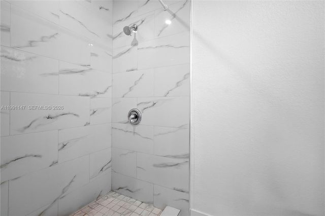 369 NE 158th St, Miami, FL 33162