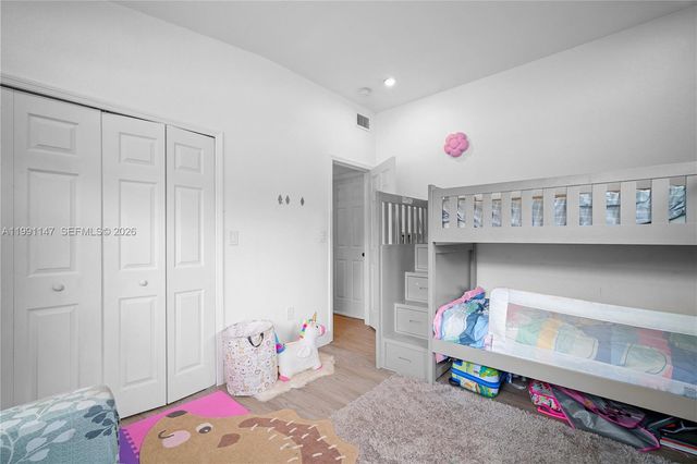 369 NE 158th St, Miami, FL 33162