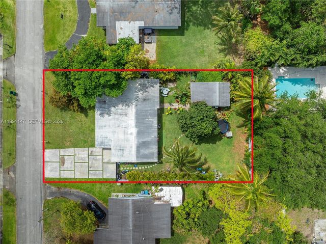 369 NE 158th St, Miami, FL 33162