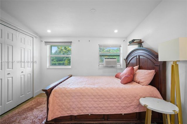 369 NE 158th St, Miami, FL 33162