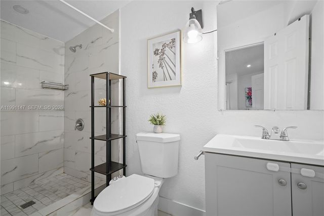 369 NE 158th St, Miami, FL 33162