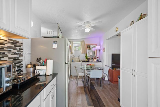 369 NE 158th St, Miami, FL 33162