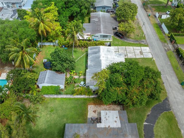 369 NE 158th St, Miami, FL 33162
