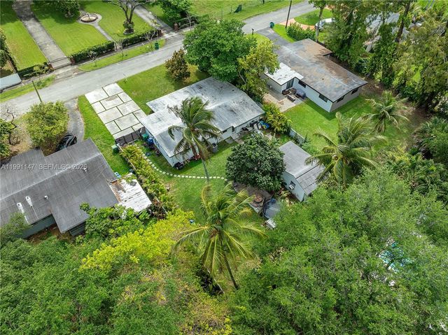 369 NE 158th St, Miami, FL 33162