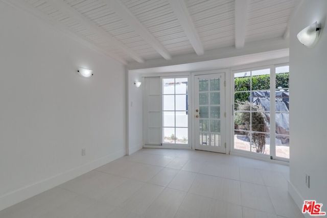 1318 S Longwood Avenue, Los Angeles, CA 90019