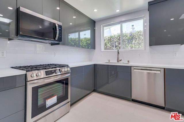 1318 S Longwood Avenue, Los Angeles, CA 90019