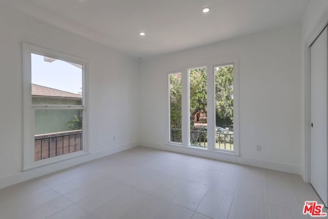 1318 S Longwood Avenue, Los Angeles, CA 90019