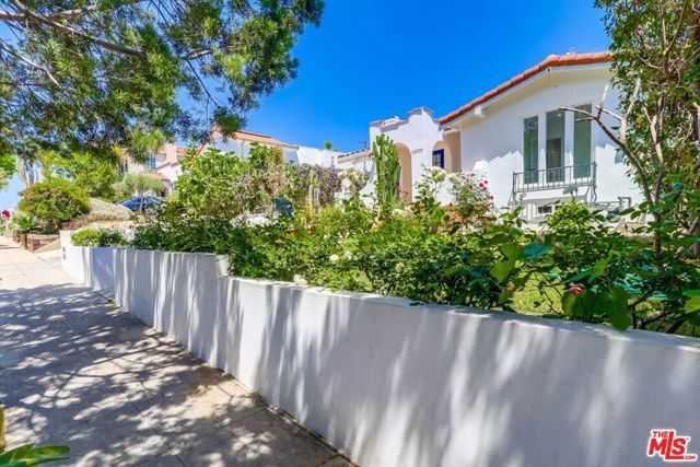 1318 S Longwood Avenue, Los Angeles, CA 90019