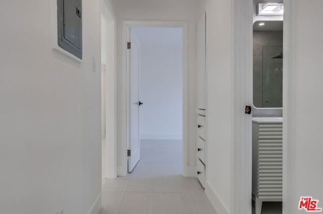 1318 S Longwood Avenue, Los Angeles, CA 90019