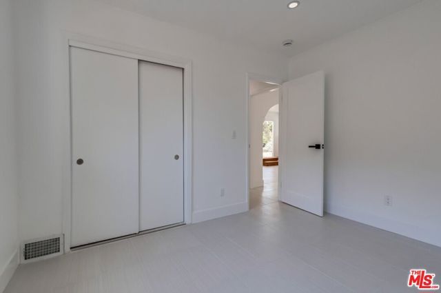 1318 S Longwood Avenue, Los Angeles, CA 90019