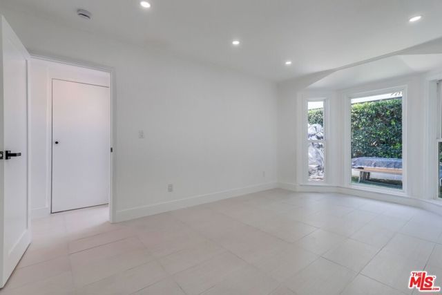1318 S Longwood Avenue, Los Angeles, CA 90019