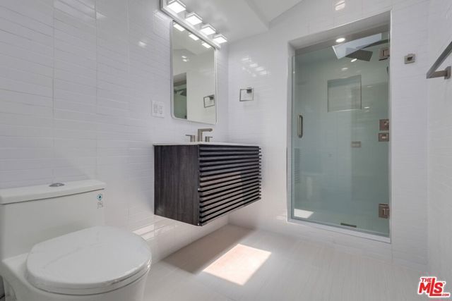 1318 S Longwood Avenue, Los Angeles, CA 90019