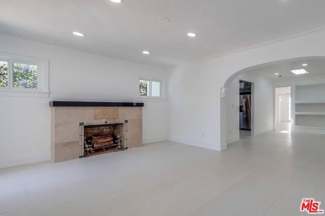 1318 S Longwood Avenue, Los Angeles, CA 90019
