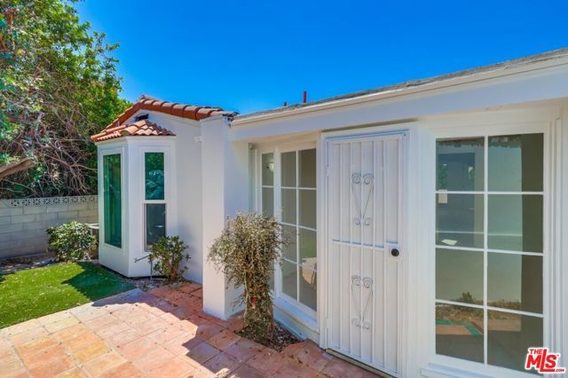 1318 S Longwood Avenue, Los Angeles, CA 90019