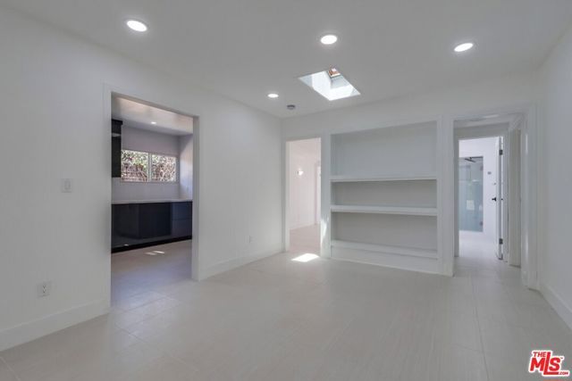 1318 S Longwood Avenue, Los Angeles, CA 90019