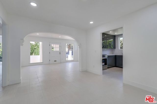 1318 S Longwood Avenue, Los Angeles, CA 90019